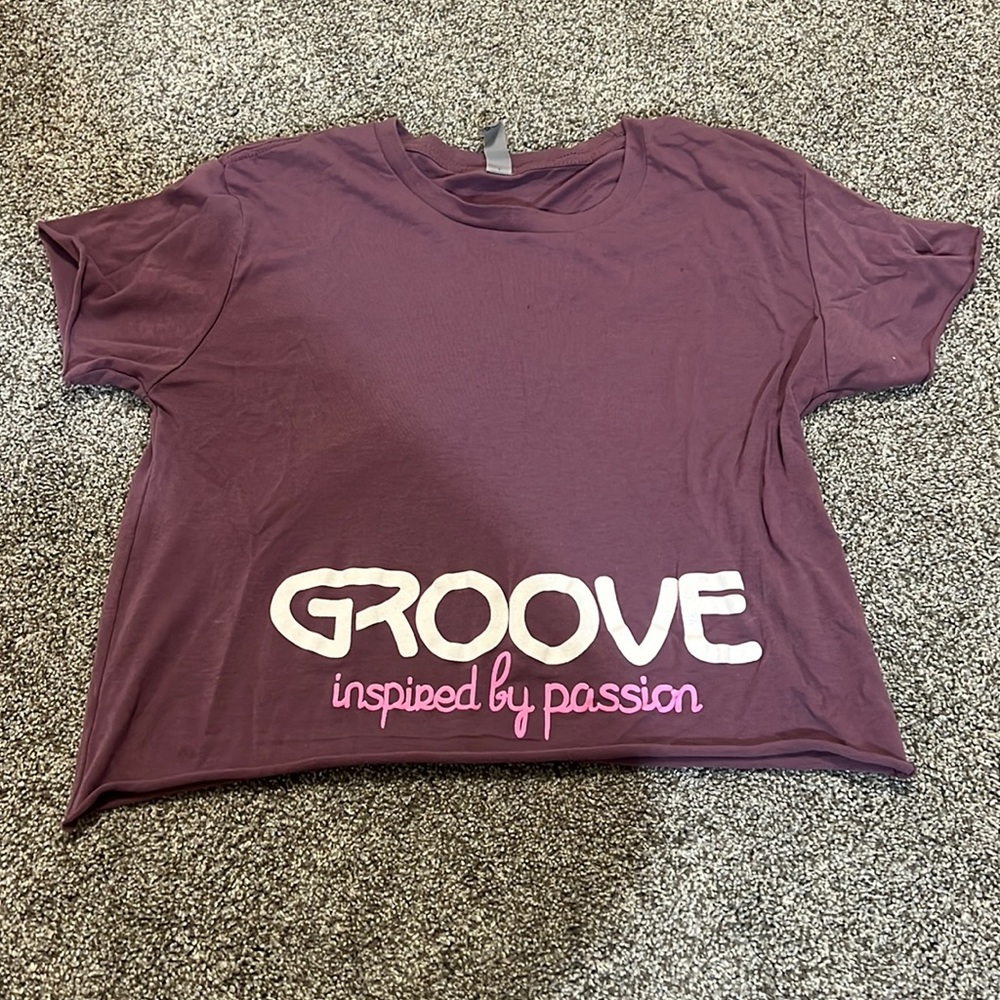 GROOVE purple cropped tee shirt